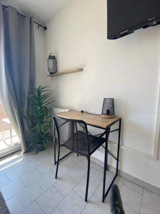 Studio Clim Parking Dhuoda Nimes Luaran gambar