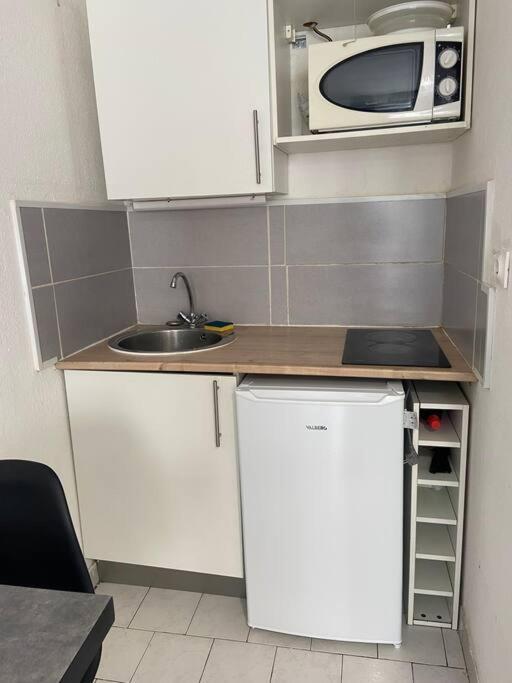 Studio Clim Parking Dhuoda Nimes Luaran gambar